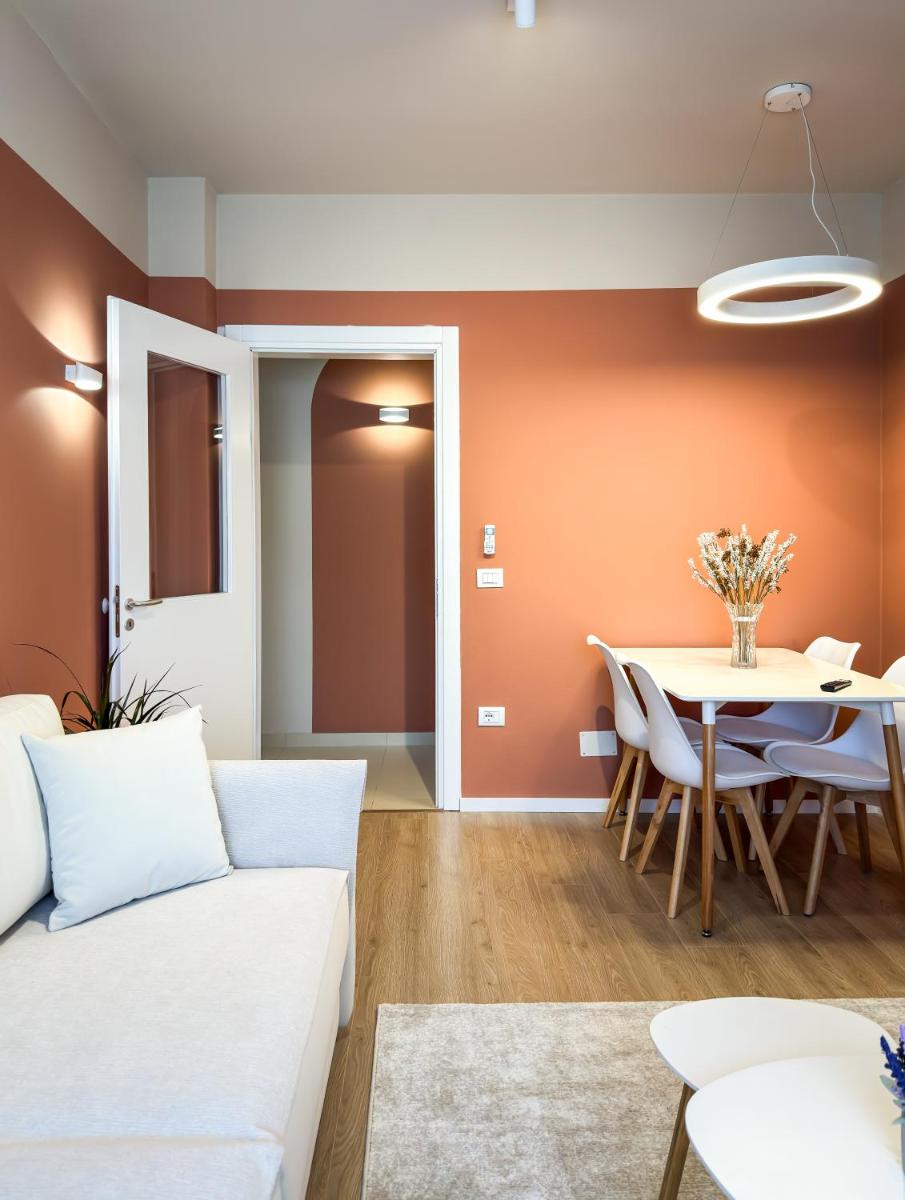All Seasons Apartments - Housity