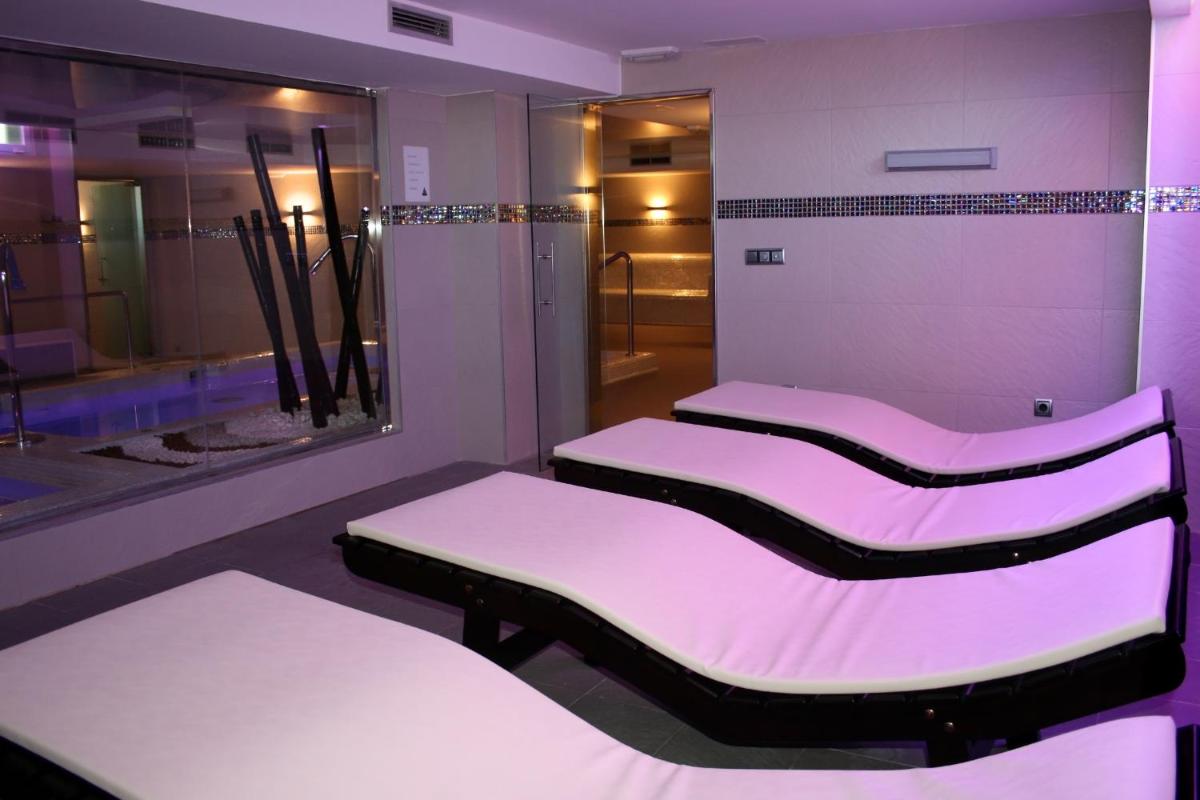 Cama o camas de una habitación en Hotel Playamar Spa