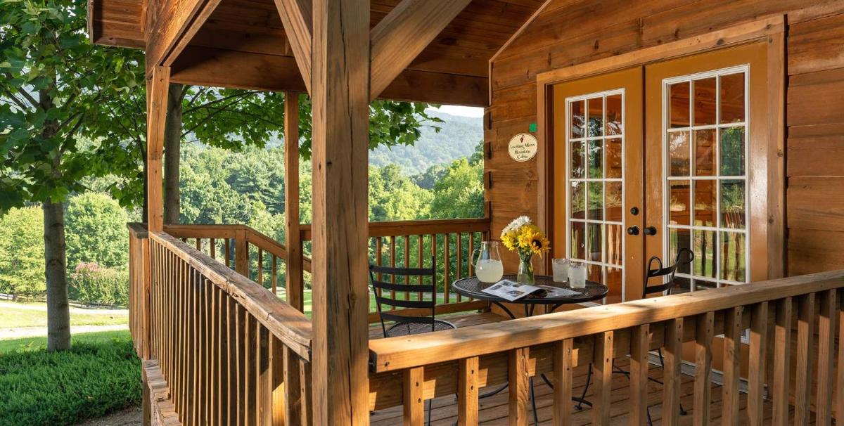 Engadine Inn and Cabins - Housity