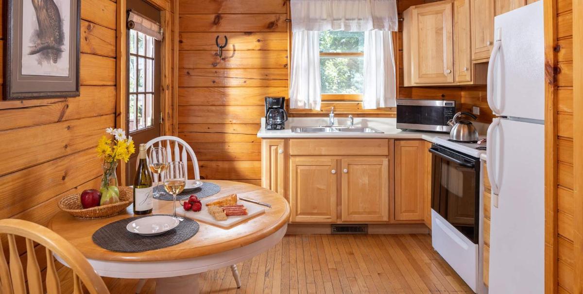 Engadine Inn and Cabins - Housity