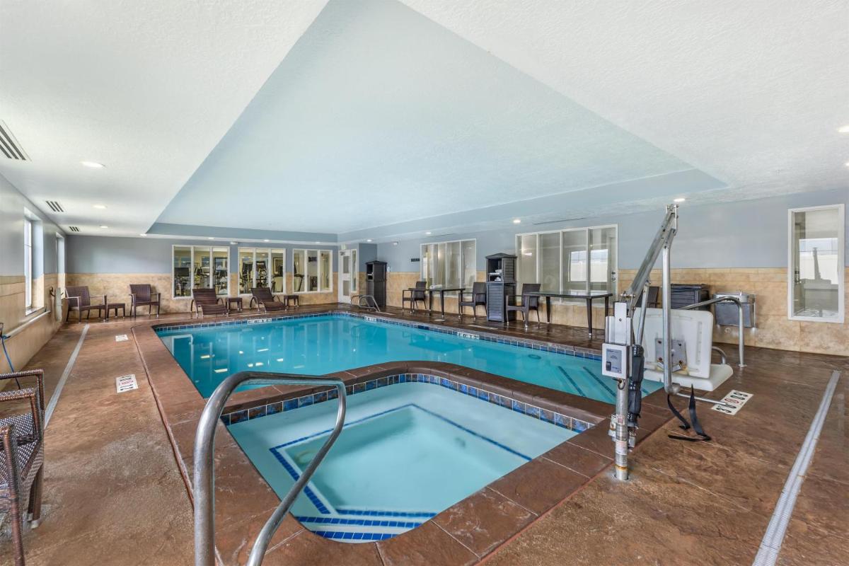 Best Western Plus Airport Inn & Suites - Housity