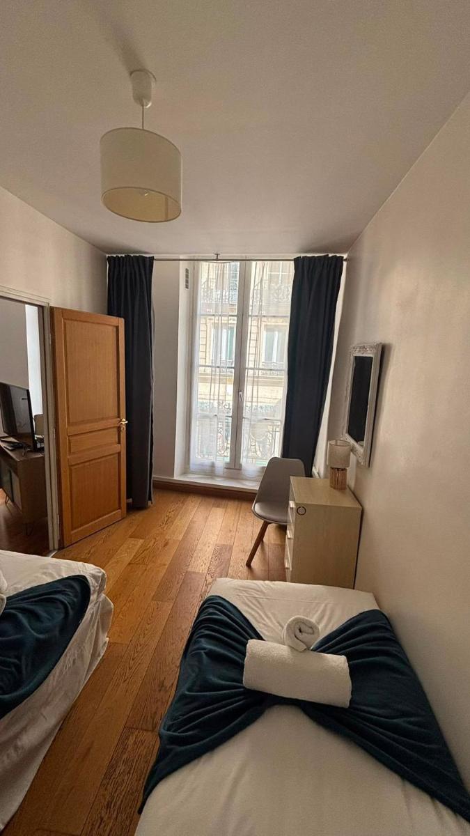 Rue du Temple - Le Marais with AC - Housity