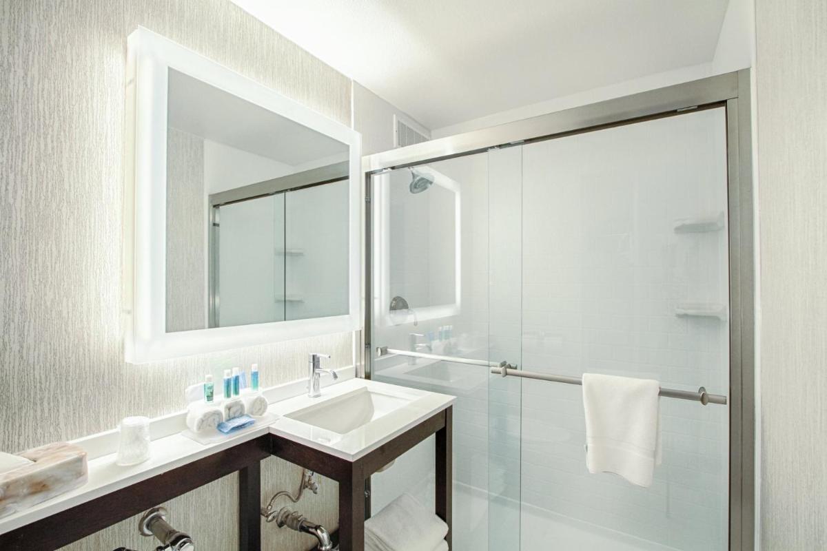 Holiday Inn Express - Downtown San Diego, an IHG Hotel - Housity