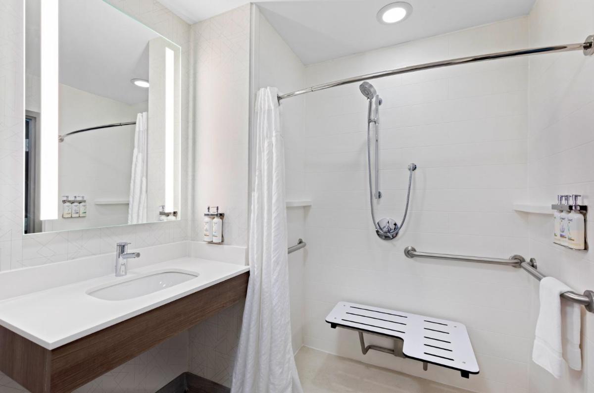 Holiday Inn Express Hotel & Suites Ooltewah Springs - Chattanooga by IHG - Housity
