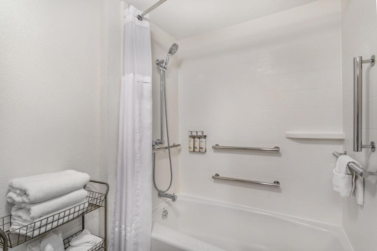 Holiday Inn Knoxville N - Merchant Drive, an IHG Hotel - Housity