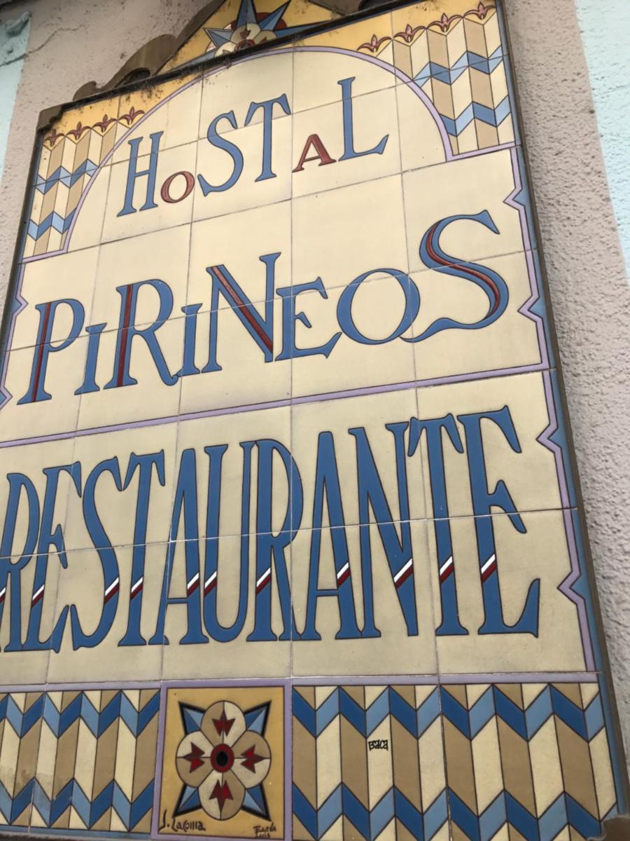 Hostal Pirineos - Housity