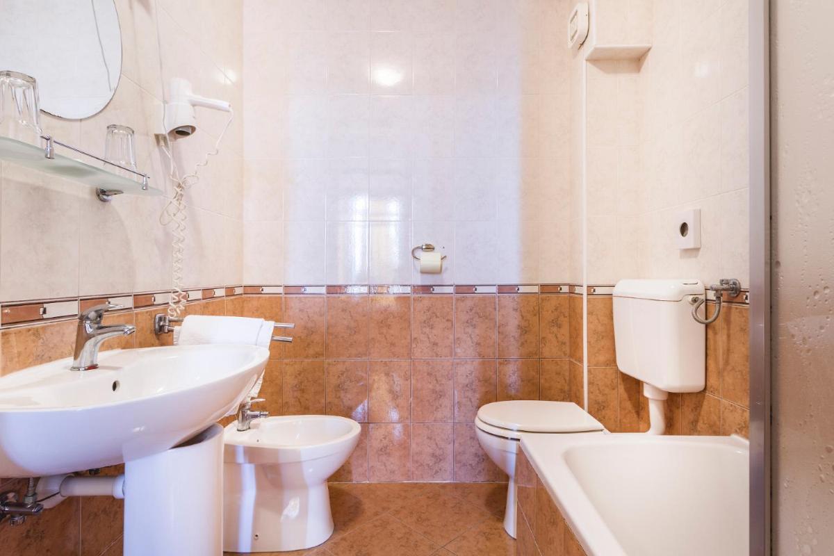 Hotel Miramare - Housity