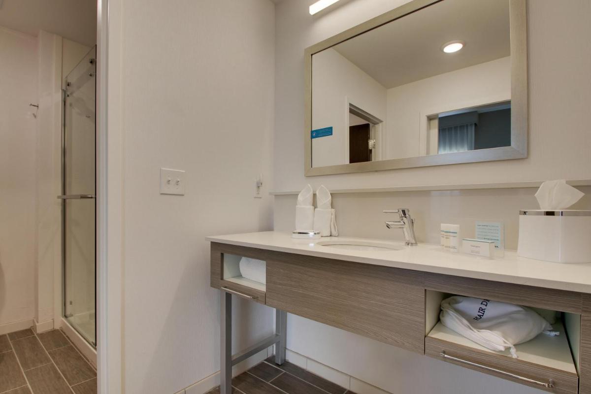 Hampton Inn & Suites By Hilton Knightdale Raleigh - Housity