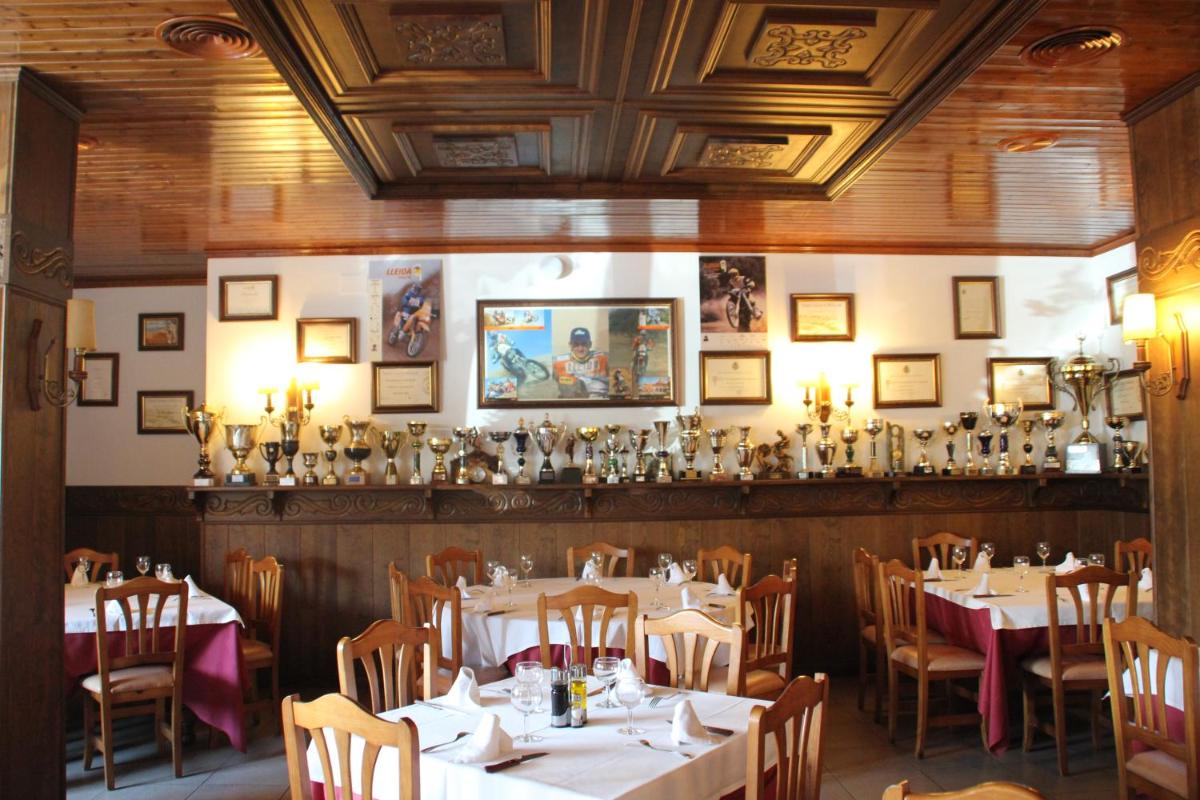 Hotel Restaurant Cal Petit - Housity
