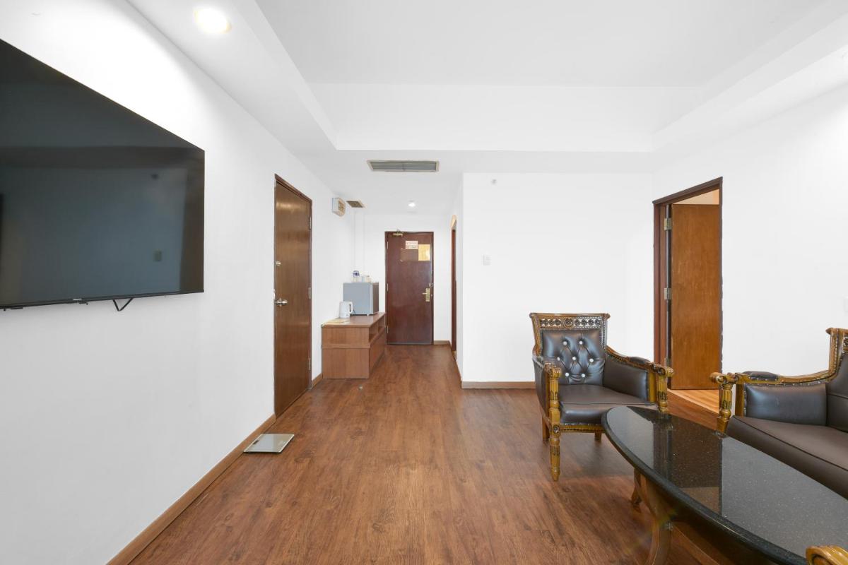 Palette - Kota Tinggi Mayres Hotel - Housity