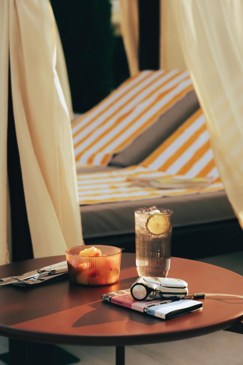 Living Place Hotel - Housity