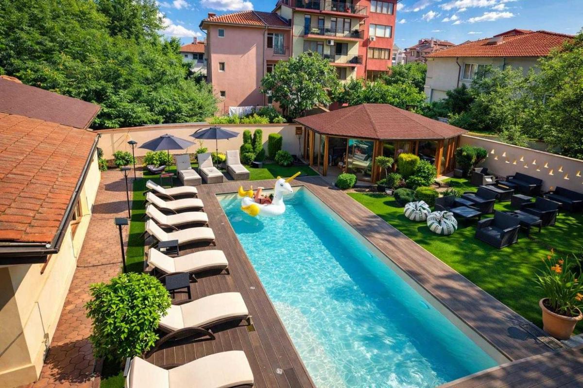 Family Hotel Kedara - Housity
