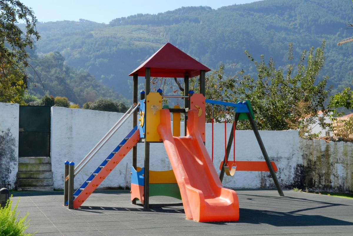 A área de jogos para crianças em Octant Lousa