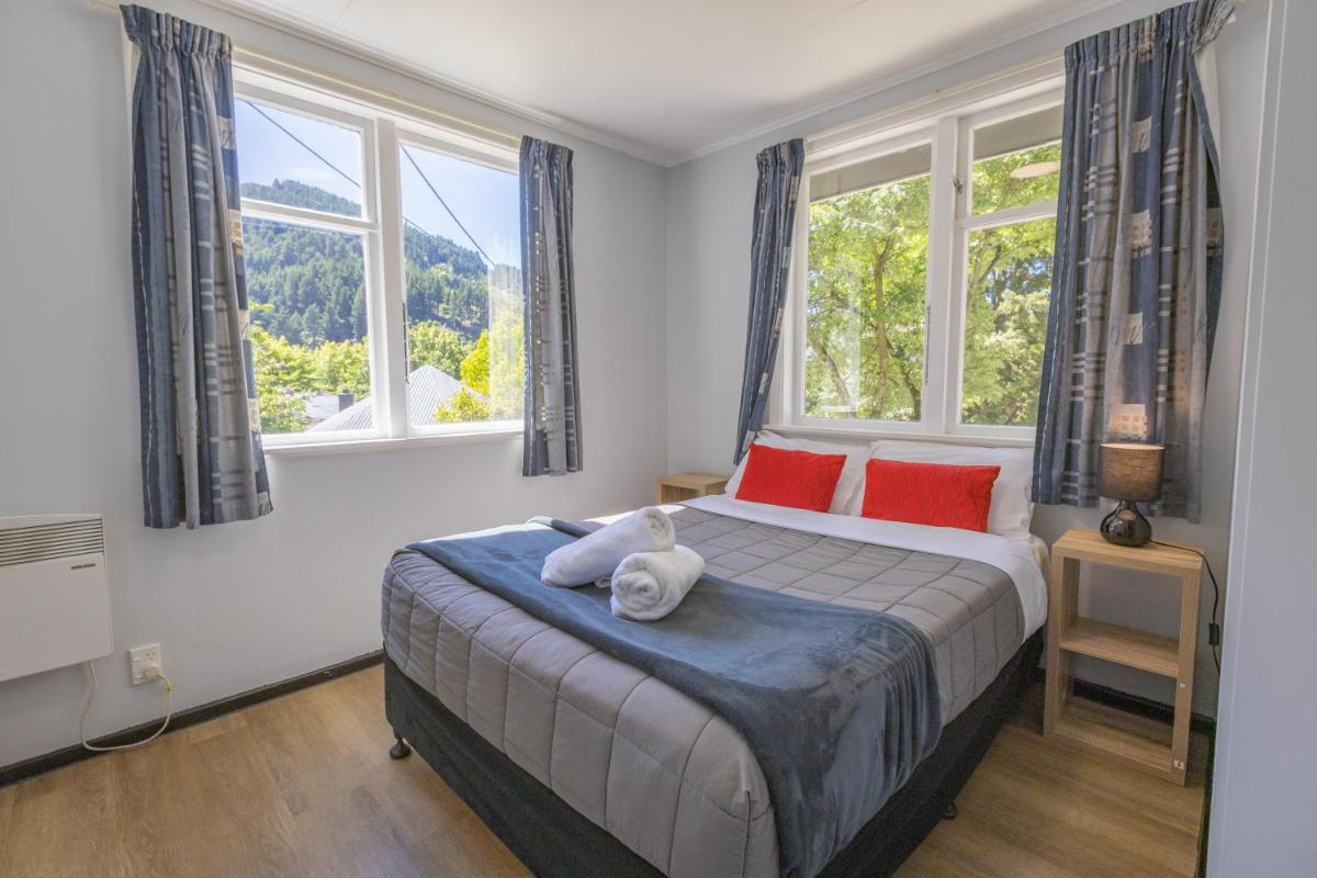 Pinewood Lodge and Apartments - Housity