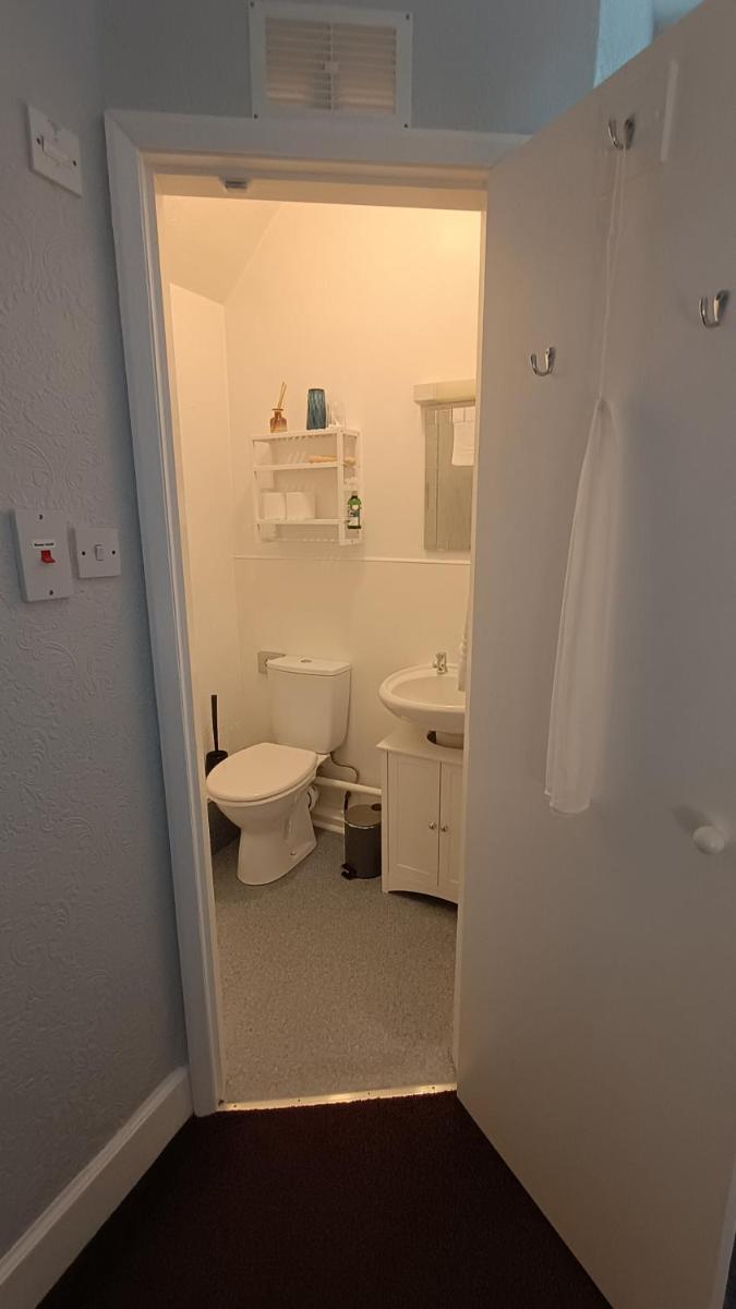 Hazeldene Guest House - with Free Offsite Health Club - Housity