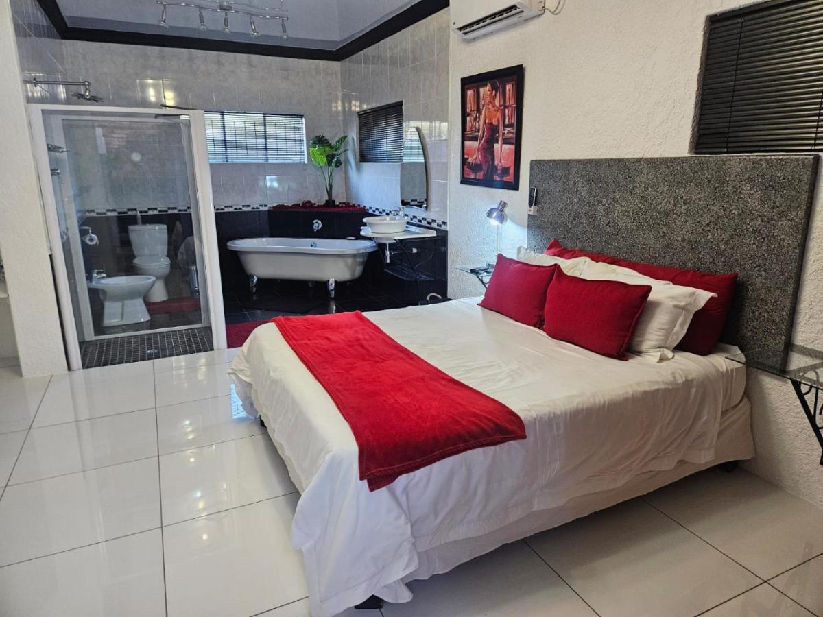 Chrisand Guesthouse - Housity