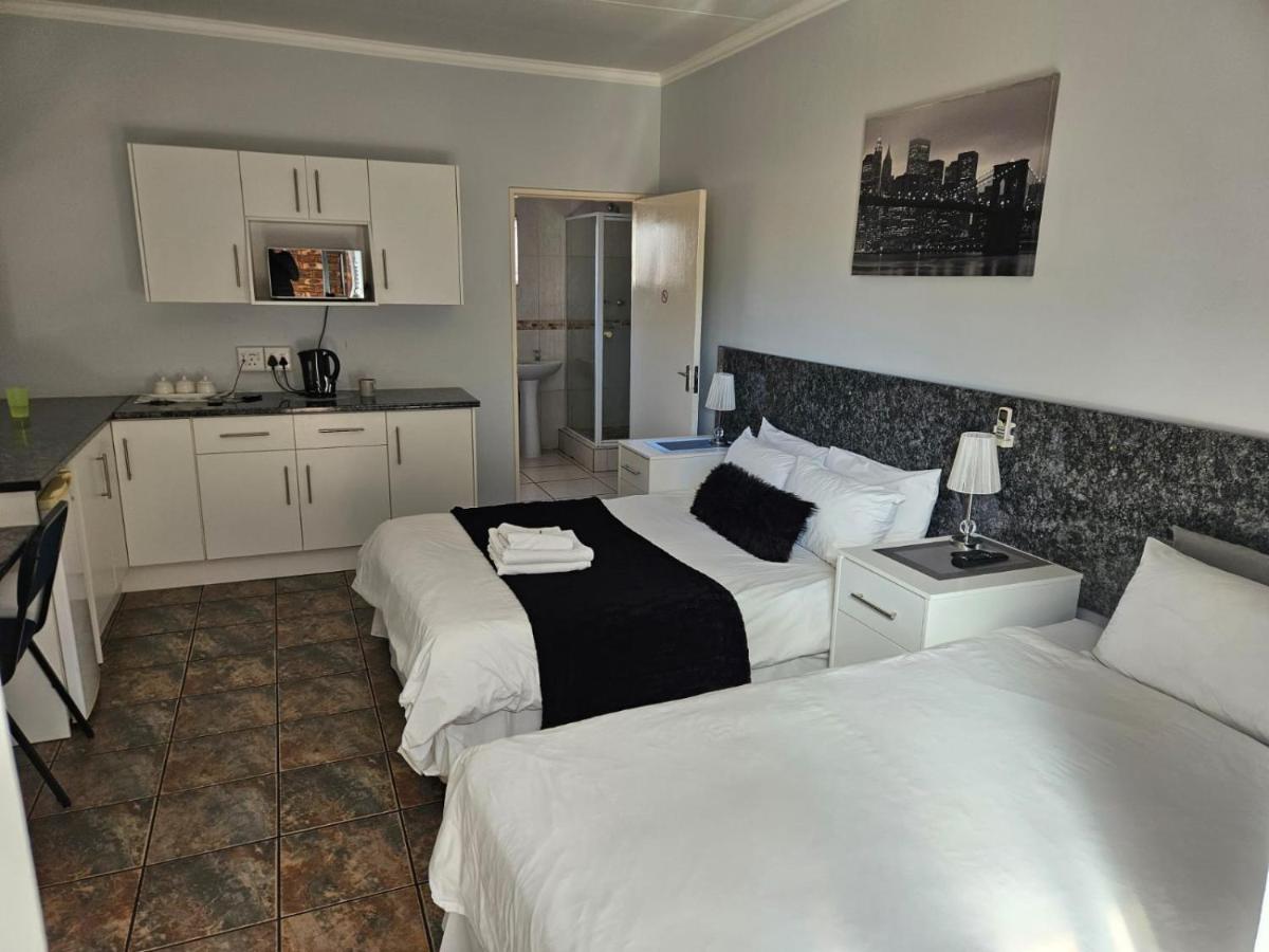 Chrisand Guesthouse - Housity