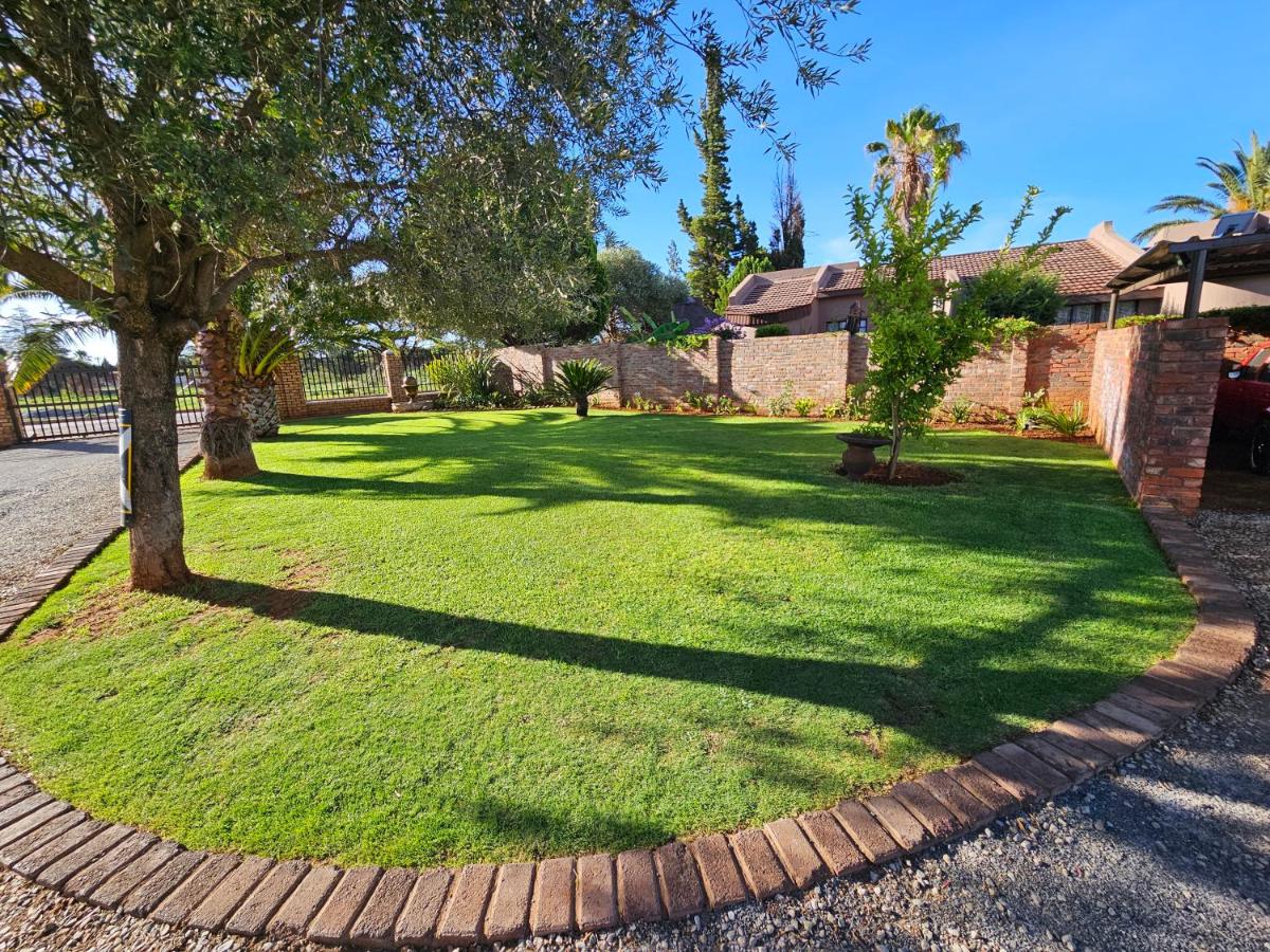 Chrisand Guesthouse - Housity