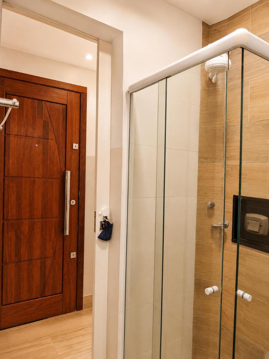 Flat Beverly Hills 307 - Housity