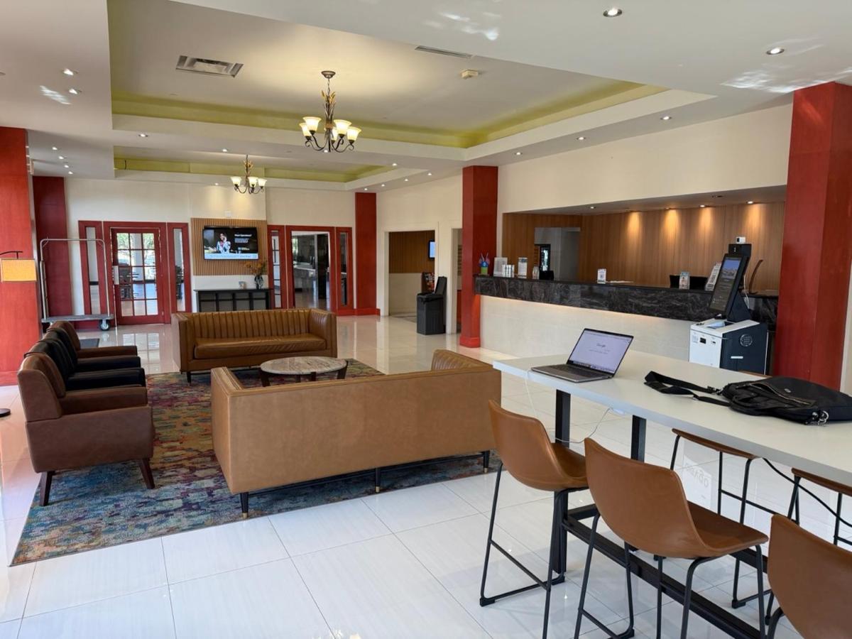 Days Inn by Wyndham Irving Grapevine DFW Airport North - Housity