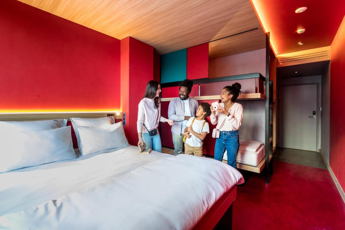 Un ou plusieurs lits dans un hébergement de l'établissement YOOMA Urban Lodge Tour Eiffel