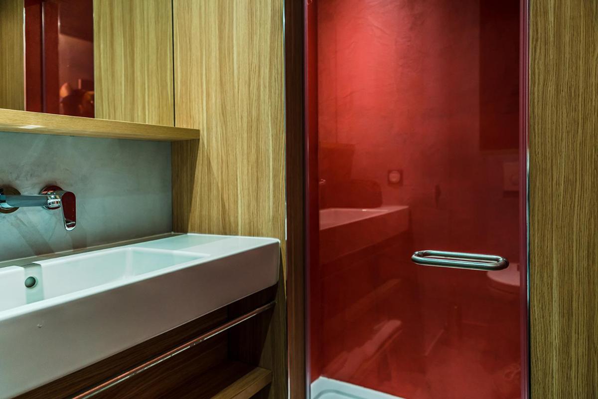 Salle de bains dans l'établissement YOOMA Urban Lodge Tour Eiffel