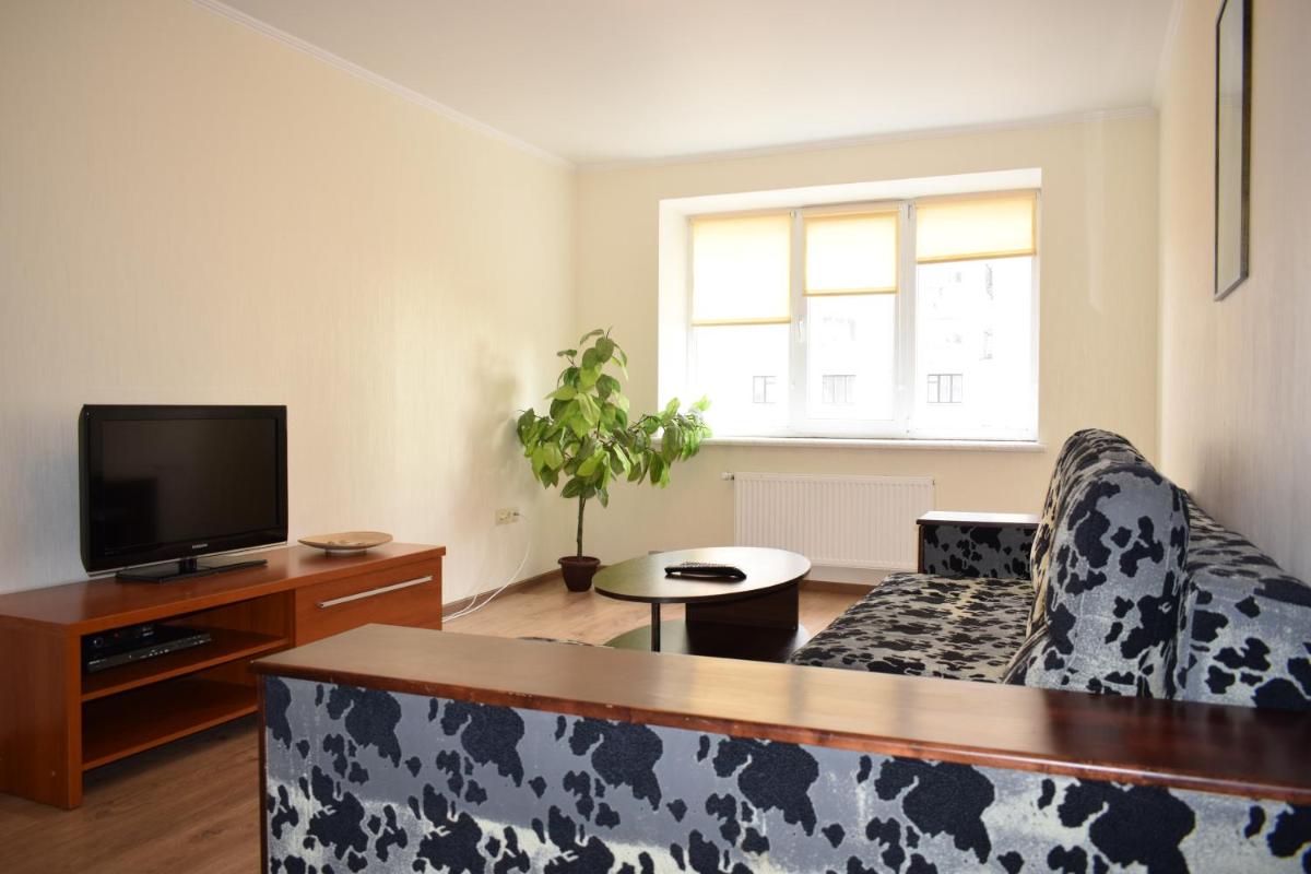 Suitetrails - Apartment on Demyanchuka 1A