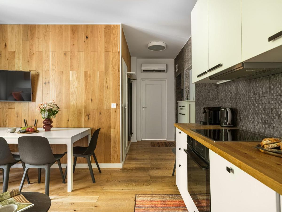 URBAN APARTMENTS Premium No 3, FREE PRIVATE PARKING, Self CHECK-IN - Housity