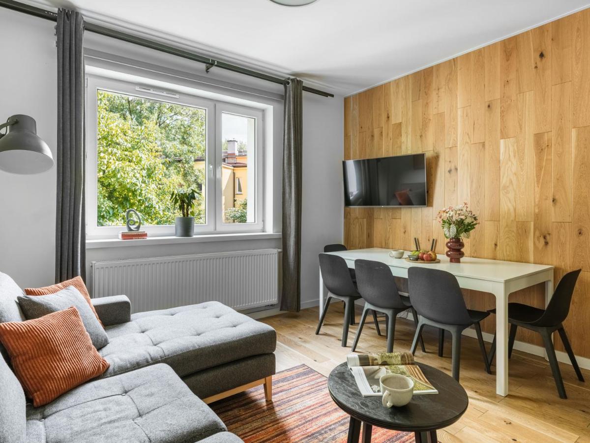 URBAN APARTMENTS Premium No 3, FREE PRIVATE PARKING, Self CHECK-IN - Housity
