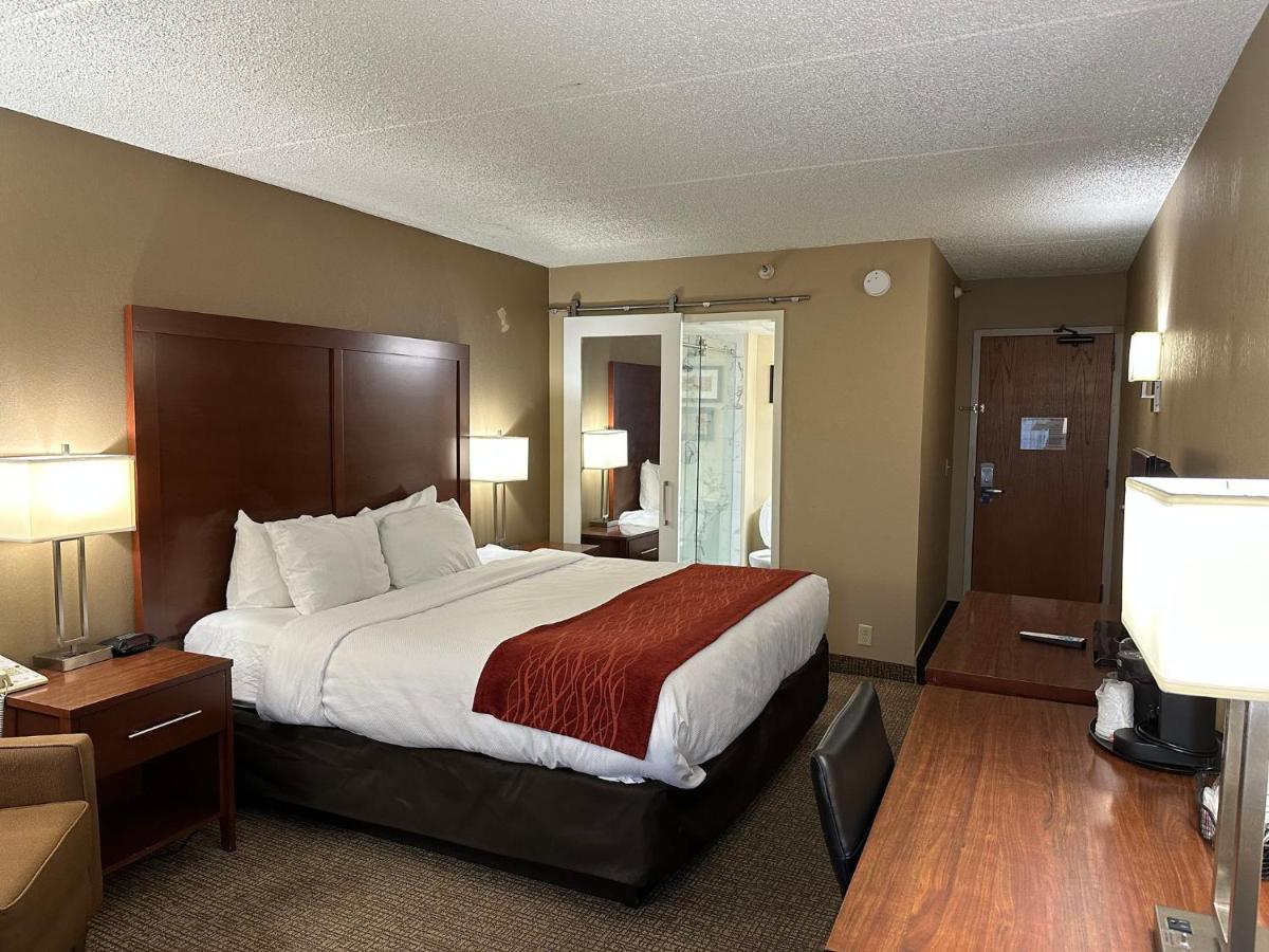 Holiday Inn Express & Suites Eden Prairie - Minneapolis, an IHG Hotel - Housity