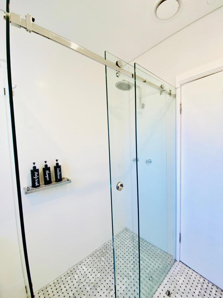 Manly Beach Retreat with free onsite parking - Housity