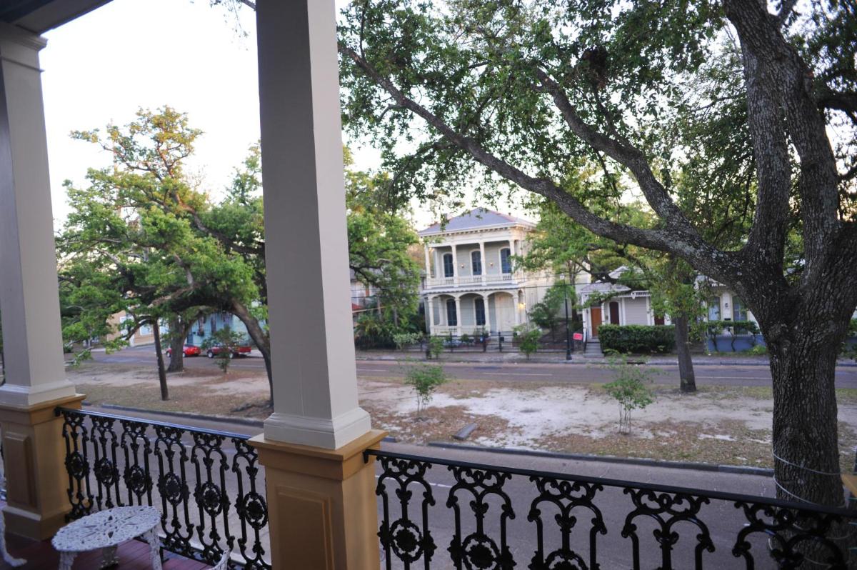 HH Whitney House - A Bed & Breakfast on the Historic Esplanade - Housity