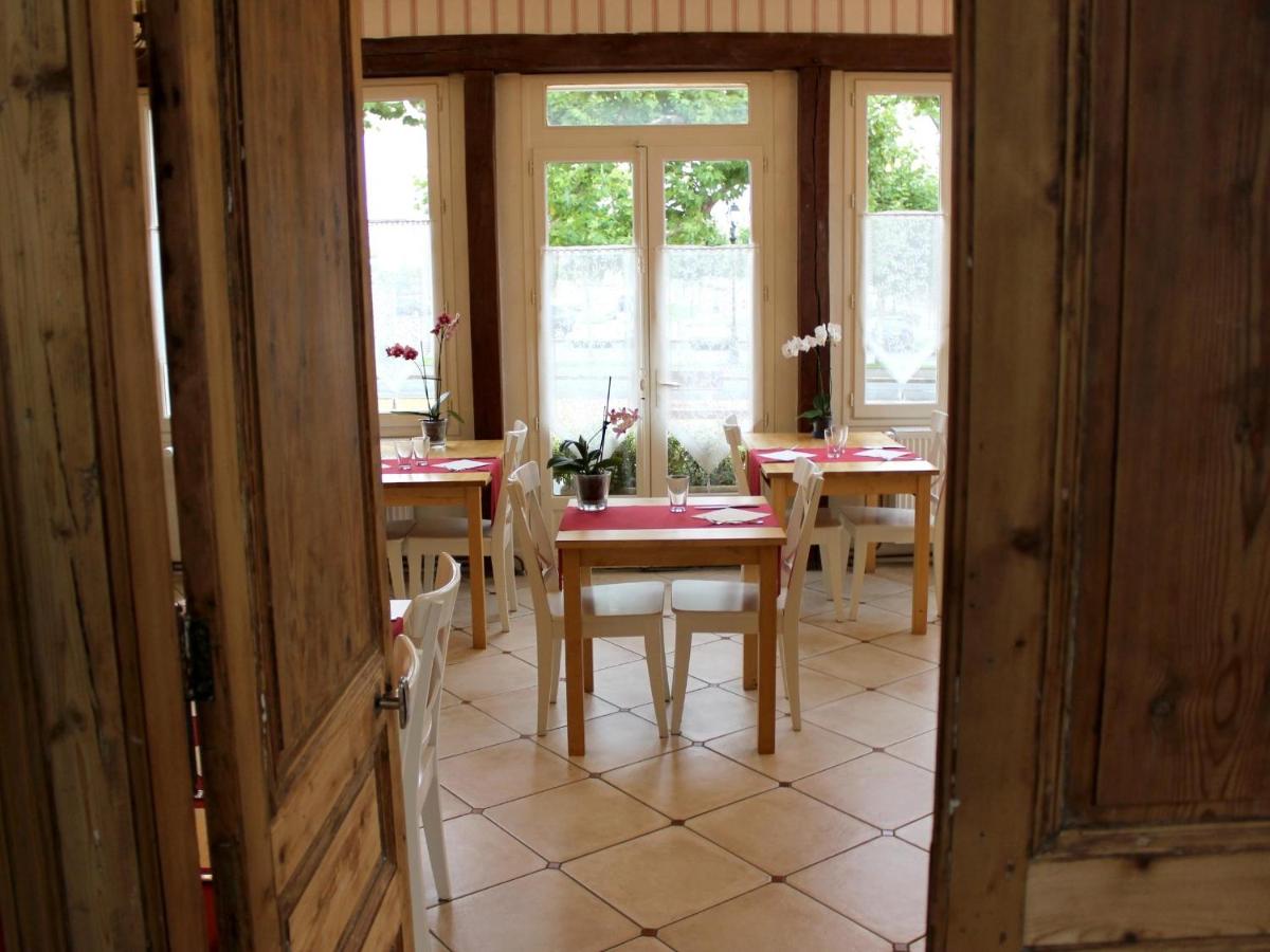 Hotel Les Aubépines - Housity