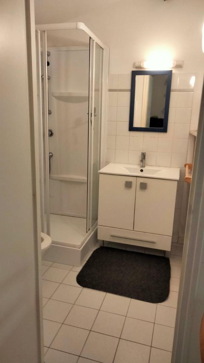 grand studio de plein-pied quartier calme proche centre - Housity