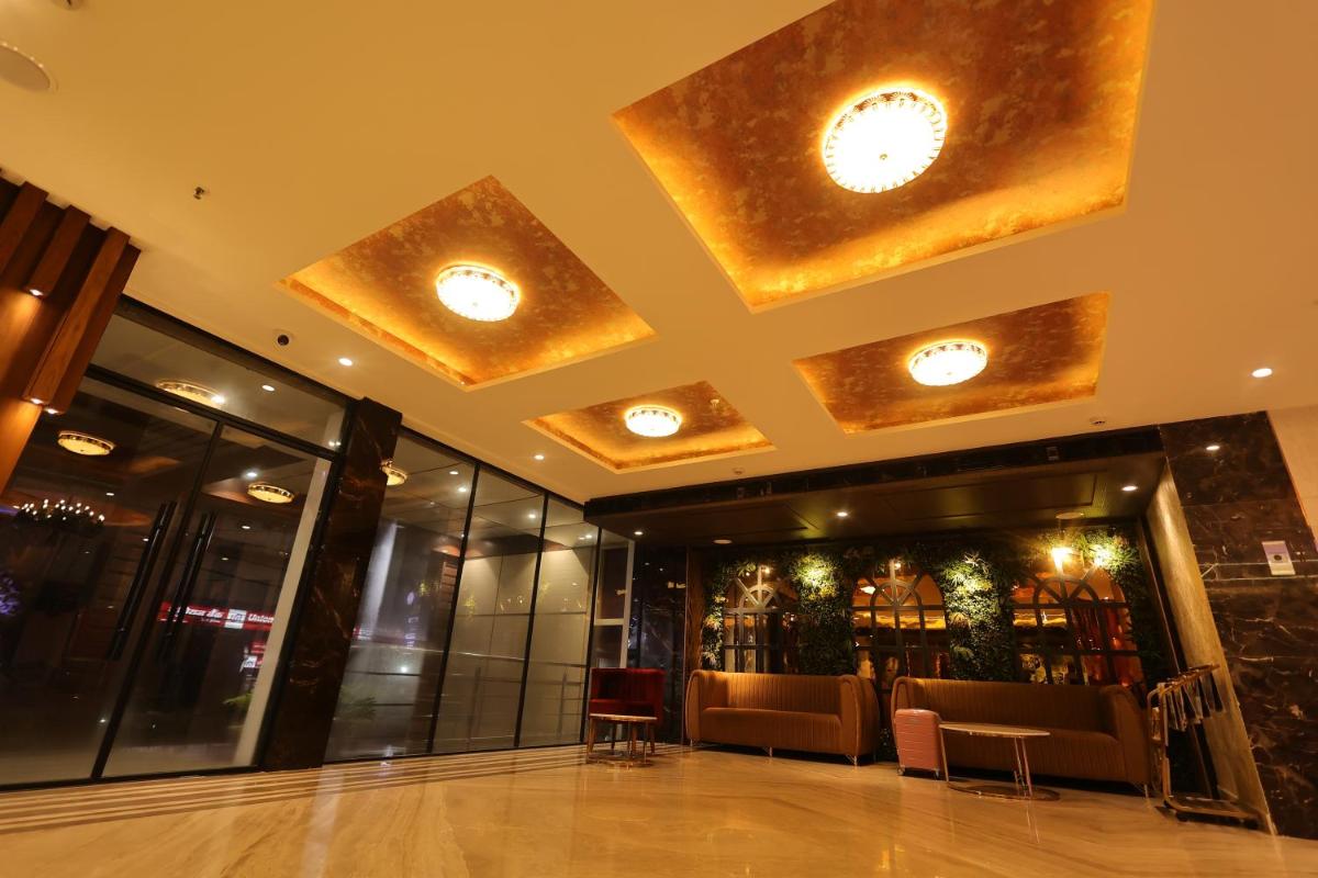 Hotel CP Palace - Housity