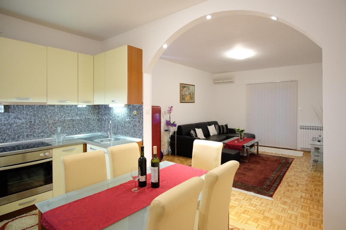 Apartments Lovori-Lorbe - Housity