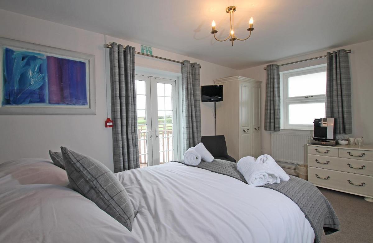 Halfway House Inn - Housity