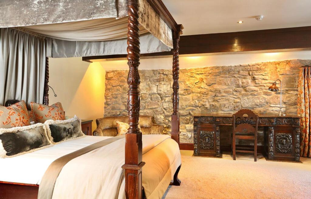 Bear Crickhowell - Housity
