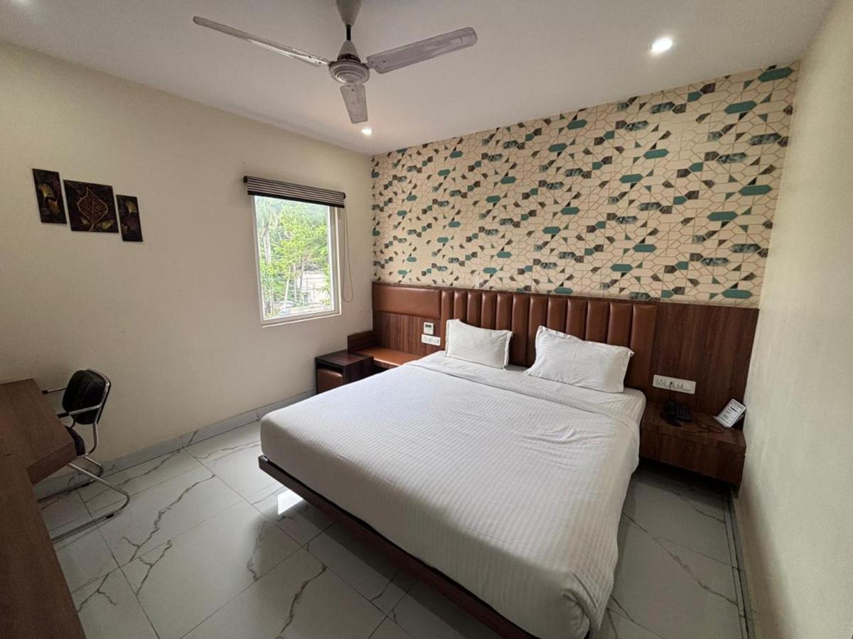 Hotel Paramveer - Housity