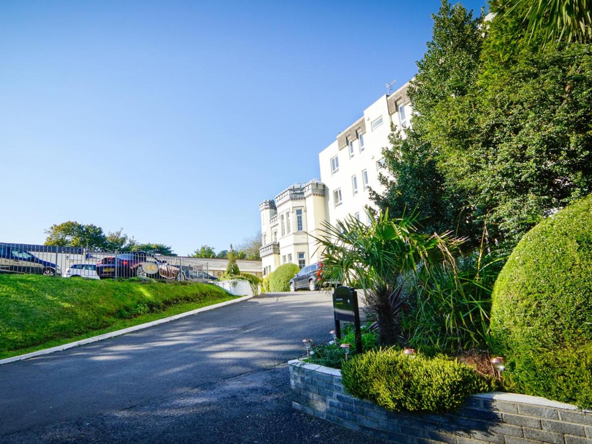 Stradey Park Hotel - Housity