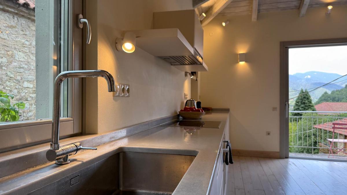 Footpath House / Ολόκληρο σπίτι στο Μεγάλο Χωριό - Housity