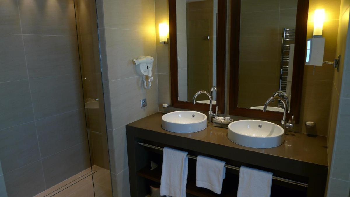 Salle de bains dans l'établissement Hôtel Le Nouveau Monde