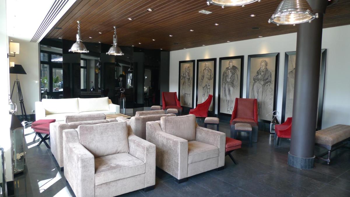 Coin salon dans l'établissement Hôtel Le Nouveau Monde