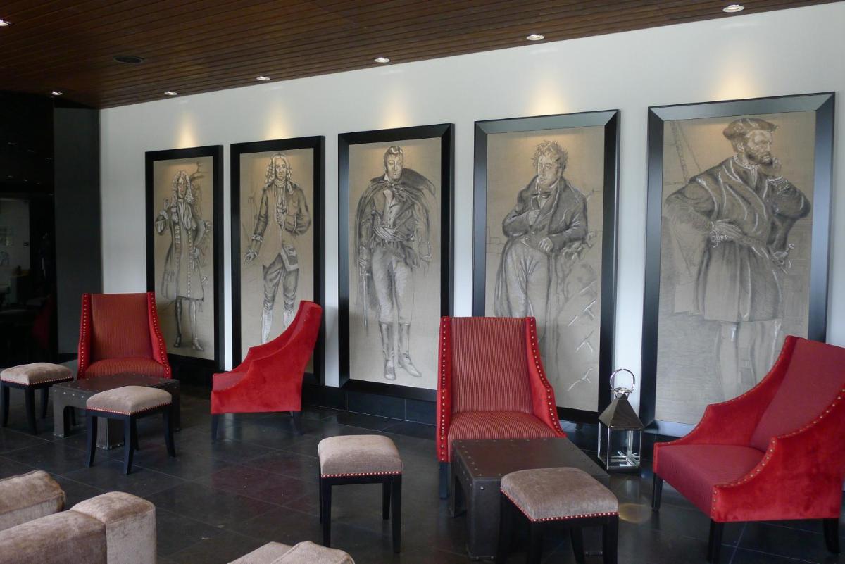 Coin salon dans l'établissement Hôtel Le Nouveau Monde