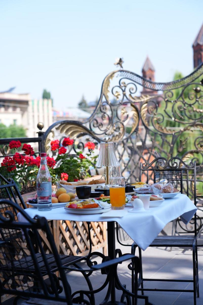 Alexandrapol Palace Hotel - Housity