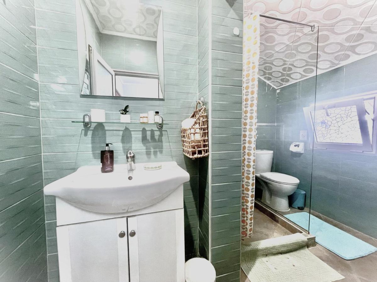 White Rose Guest Rooms - Housity