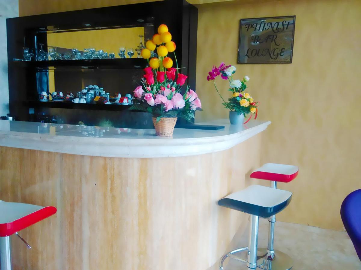 Travellers Hotel Phinisi - Housity
