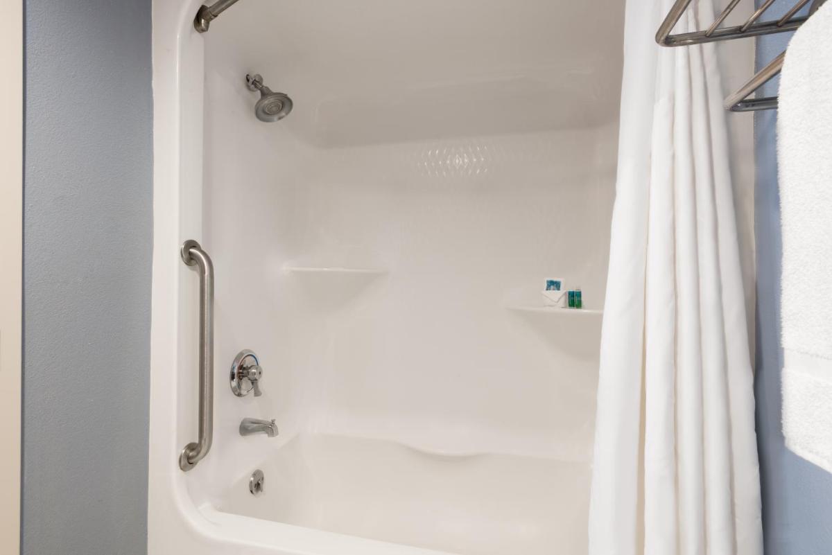 Holiday Inn Express Cambridge, an IHG Hotel - Housity