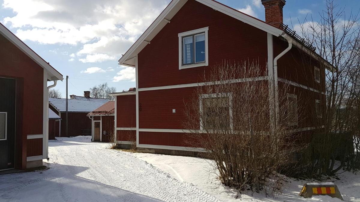 Vintergatans Bakficka Homestay - Housity