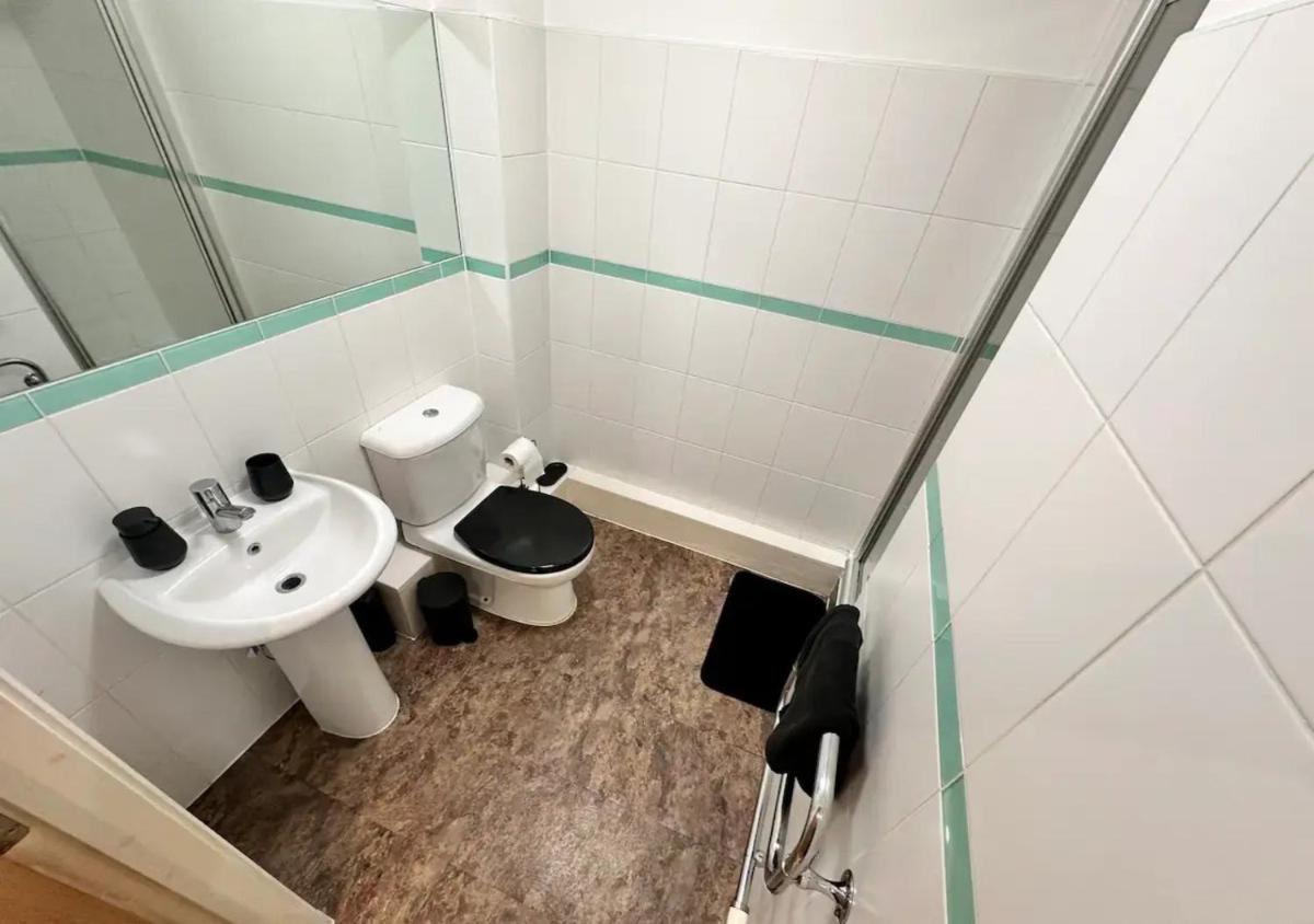 Bee Accommodations - NG1 Apartment - Housity